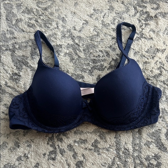 Victoria's Secret Navy Lace Bra - Picture 1 of 10